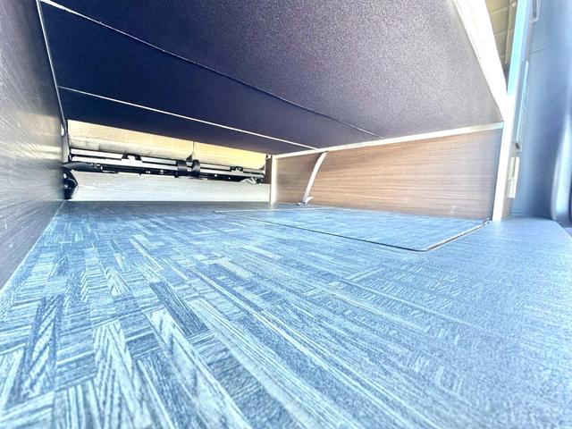 ハイエースバン アルフレックス シーバス 4WD リチュウムイオンバッテリー FFヒーター インバーター1000W 回転シート コンロ 社外ショックアブソーバー・スタビライザー・アルミホイール アップルカープレイ(60枚目)