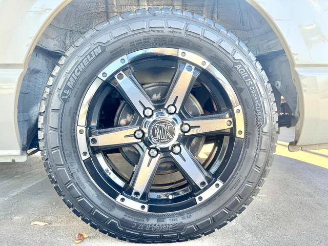 ハイエースバン アルフレックス シーバス 4WD リチュウムイオンバッテリー FFヒーター インバーター1000W 回転シート コンロ 社外ショックアブソーバー・スタビライザー・アルミホイール アップルカープレイ(72枚目)