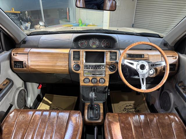 エクストレイル X オールペイント/ベージュ全塗装/新品ホイールタイヤセット/オリジナルリフトアップサス/クラシックNISSANグリル/ヴィンテージ調シートカバー/オリジナルウッド調パネル/アウトドアカスタム(2枚目)