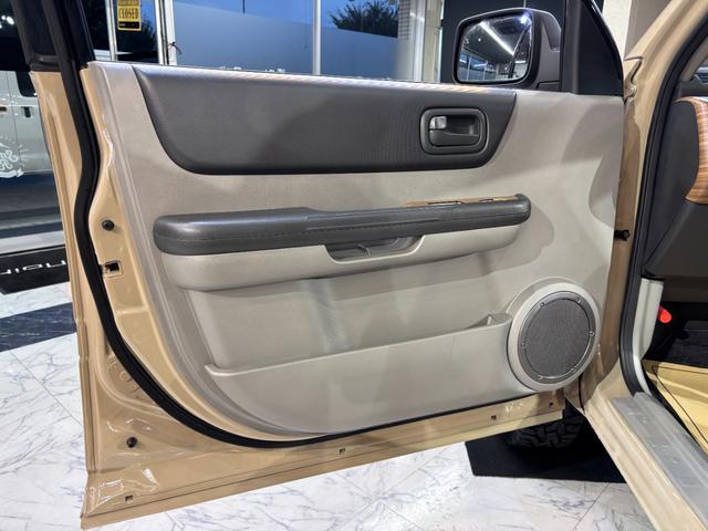 エクストレイル X オールペイント/ベージュ全塗装/新品ホイールタイヤセット/オリジナルリフトアップサス/クラシックNISSANグリル/ヴィンテージ調シートカバー/オリジナルウッド調パネル/アウトドアカスタム(27枚目)