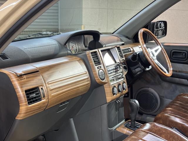 エクストレイル X オールペイント/ベージュ全塗装/新品ホイールタイヤセット/オリジナルリフトアップサス/クラシックNISSANグリル/ヴィンテージ調シートカバー/オリジナルウッド調パネル/アウトドアカスタム(28枚目)