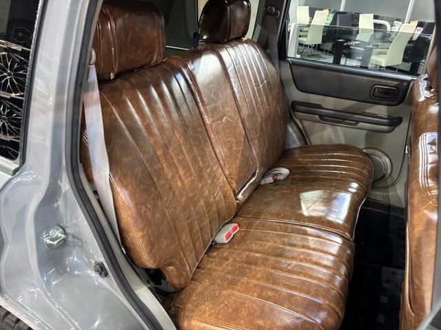 エクストレイル Ｘ　アウトドアカスタム／全塗装／リフトアップ／新品ホイールタイヤセット／リフトアップ／新品ヴィンテージ調シートカバー／オリジナルウッド調パネルセット／新品ウッドハンドル（40枚目）