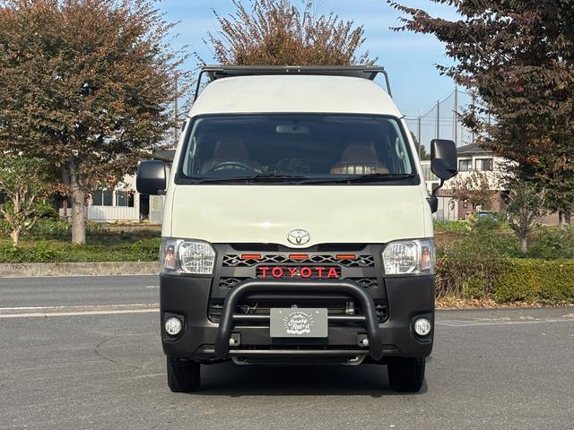 ハイエースバン 　８ナンバーキャンピング／新品ルーフエアコン／新品ソーラーパネル／新品ベッドキット／新品ヴィンテージ調シートカバー／６人乗り／アウトドアカスタム（3枚目）