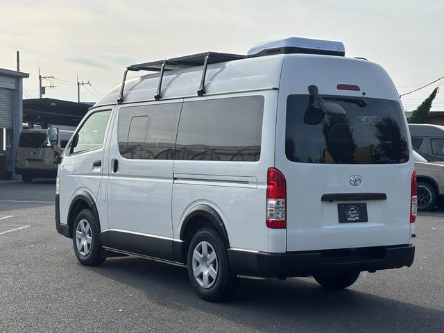 ハイエースバン 　８ナンバーキャンピング／新品ルーフエアコン／新品ソーラーパネル／新品ベッドキット／新品ヴィンテージ調シートカバー／６人乗り／アウトドアカスタム（9枚目）