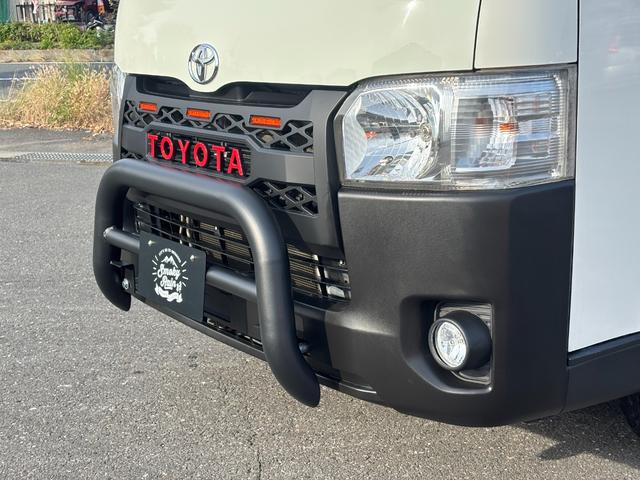 ハイエースバン 　８ナンバーキャンピング／新品ルーフエアコン／新品ソーラーパネル／新品ベッドキット／新品ヴィンテージ調シートカバー／６人乗り／アウトドアカスタム（11枚目）