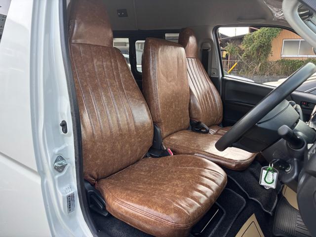 ハイエースバン 　８ナンバーキャンピング／新品ルーフエアコン／新品ソーラーパネル／新品ベッドキット／新品ヴィンテージ調シートカバー／６人乗り／アウトドアカスタム（14枚目）