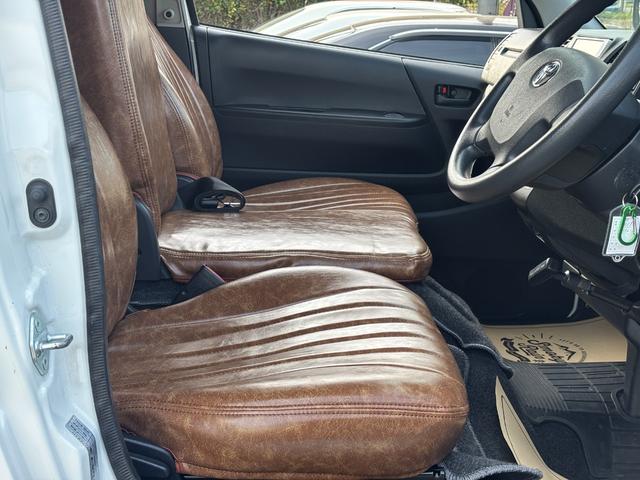 ハイエースバン 　８ナンバーキャンピング／新品ルーフエアコン／新品ソーラーパネル／新品ベッドキット／新品ヴィンテージ調シートカバー／６人乗り／アウトドアカスタム（17枚目）