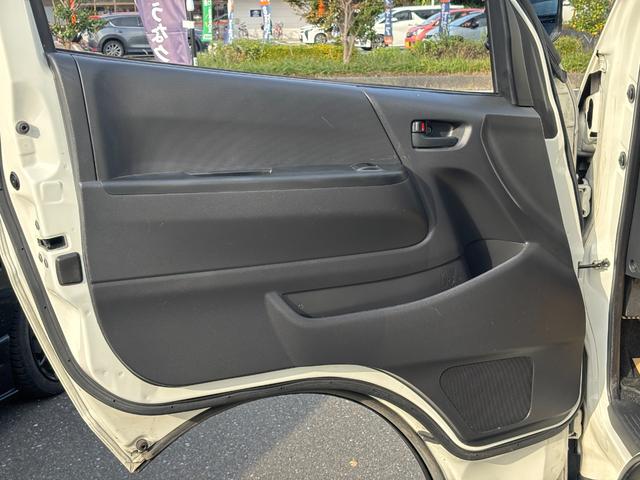 ハイエースバン 　８ナンバーキャンピング／新品ルーフエアコン／新品ソーラーパネル／新品ベッドキット／新品ヴィンテージ調シートカバー／６人乗り／アウトドアカスタム（19枚目）