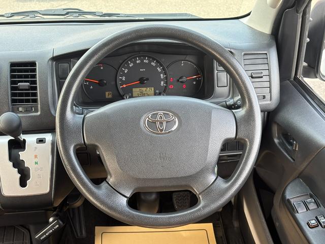 ハイエースバン 　８ナンバーキャンピング／新品ルーフエアコン／新品ソーラーパネル／新品ベッドキット／新品ヴィンテージ調シートカバー／６人乗り／アウトドアカスタム（22枚目）