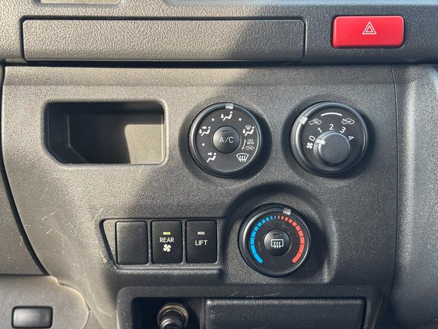 ハイエースバン 　８ナンバーキャンピング／新品ルーフエアコン／新品ソーラーパネル／新品ベッドキット／新品ヴィンテージ調シートカバー／６人乗り／アウトドアカスタム（23枚目）