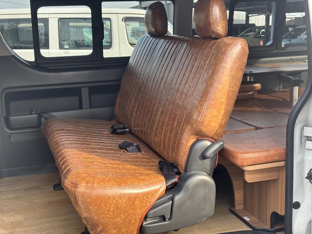 ハイエースバン 　８ナンバーキャンピング／新品ルーフエアコン／新品ソーラーパネル／新品ベッドキット／新品ヴィンテージ調シートカバー／６人乗り／アウトドアカスタム（26枚目）