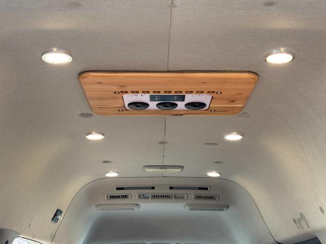 ハイエースバン 　８ナンバーキャンピング／新品ルーフエアコン／新品ソーラーパネル／新品ベッドキット／新品ヴィンテージ調シートカバー／６人乗り／アウトドアカスタム（30枚目）