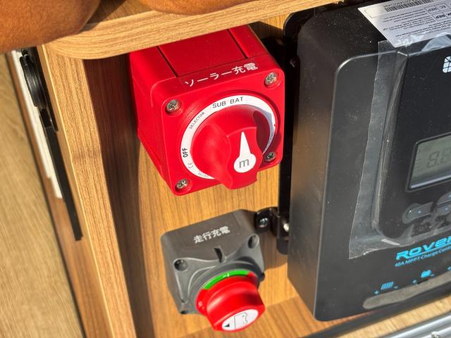 ハイエースバン 　８ナンバーキャンピング／新品ルーフエアコン／新品ソーラーパネル／新品ベッドキット／新品ヴィンテージ調シートカバー／６人乗り／アウトドアカスタム（34枚目）