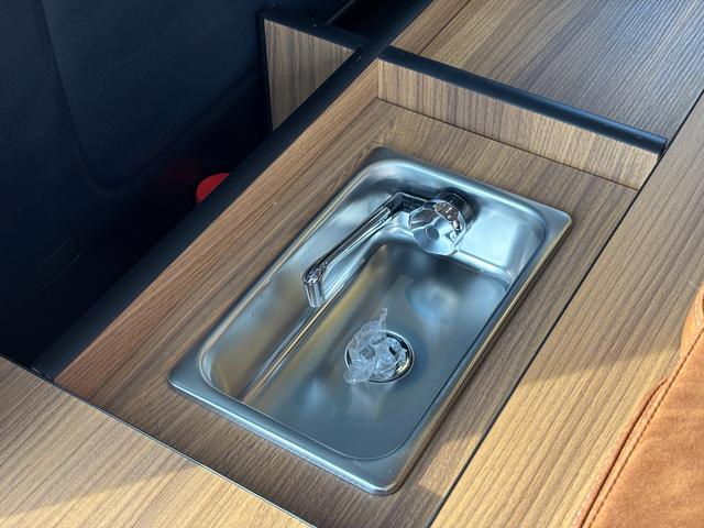 ハイエースバン 　８ナンバーキャンピング／新品ルーフエアコン／新品ソーラーパネル／新品ベッドキット／新品ヴィンテージ調シートカバー／６人乗り／アウトドアカスタム（35枚目）