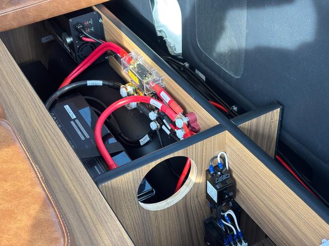 ハイエースバン 　８ナンバーキャンピング／新品ルーフエアコン／新品ソーラーパネル／新品ベッドキット／新品ヴィンテージ調シートカバー／６人乗り／アウトドアカスタム（36枚目）