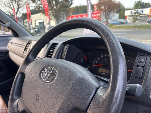 ハイエースバン 　８ナンバーキャンピング／新品ルーフエアコン／新品ソーラーパネル／新品ベッドキット／新品ヴィンテージ調シートカバー／６人乗り／アウトドアカスタム（39枚目）