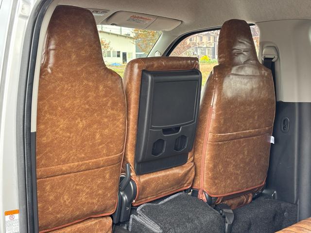 ハイエースバン 　自社新規制作キャンピングカー／８ナンバー登録可／１２Ｖエアコン／ＭＡＸファン／サブバッテリー／走行充電／外部電源入力／常設ベッドキット／ヴィンテージ調シートカバー／床張りＣＦ施工／シンク付（33枚目）