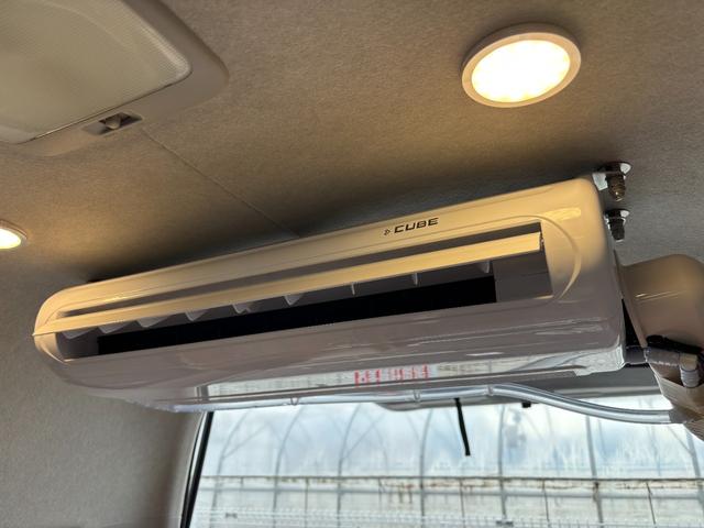 ハイエースバン 　自社新規制作キャンピングカー／８ナンバー登録可／１２Ｖエアコン／ＭＡＸファン／サブバッテリー／走行充電／外部電源入力／常設ベッドキット／ヴィンテージ調シートカバー／床張りＣＦ施工／シンク付（52枚目）