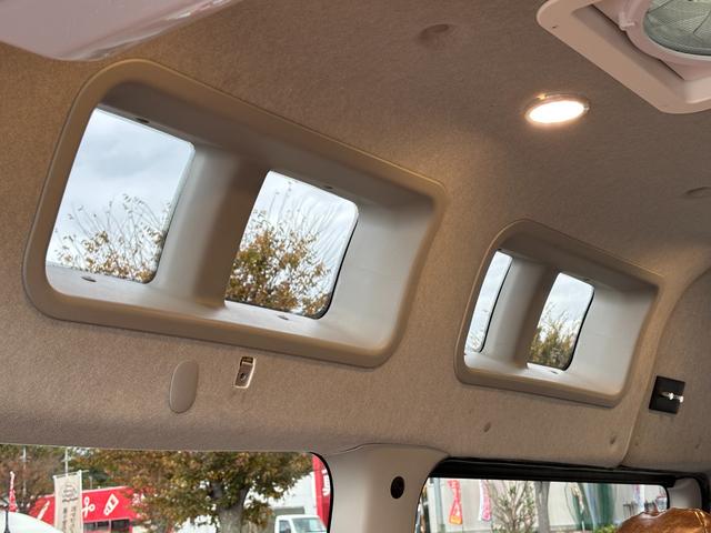 ハイエースバン 　自社新規制作キャンピングカー／８ナンバー登録可／１２Ｖエアコン／ＭＡＸファン／サブバッテリー／走行充電／外部電源入力／常設ベッドキット／ヴィンテージ調シートカバー／床張りＣＦ施工／シンク付（55枚目）