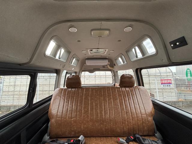 ハイエースバン 　自社新規制作キャンピングカー／８ナンバー登録可／１２Ｖエアコン／ＭＡＸファン／サブバッテリー／走行充電／外部電源入力／常設ベッドキット／ヴィンテージ調シートカバー／床張りＣＦ施工／シンク付（73枚目）