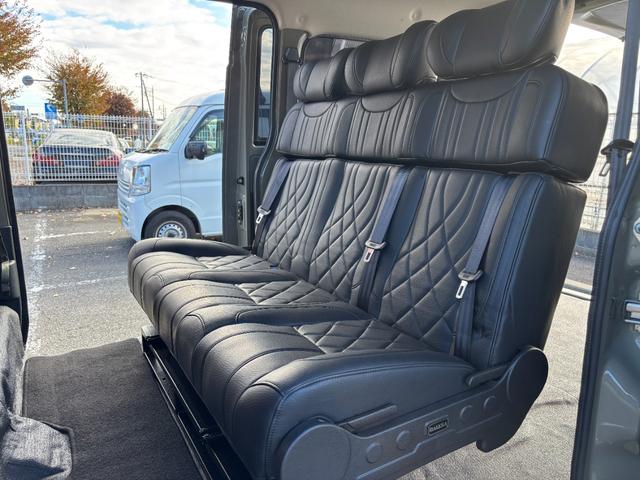 タウンエースバン ＧＬ　オールペイント／社外回転セカンドシート（新品）／新品ヴィンテージ調シートカバー／新品ウッド調パネルセット／新品ウッドコンビハンドル／新品ホイールタイヤセット／新品リフトアップサス／車中泊仕様（2枚目）