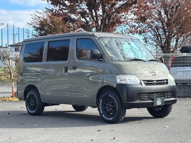 タウンエースバン ＧＬ　オールペイント／社外回転セカンドシート（新品）／新品ヴィンテージ調シートカバー／新品ウッド調パネルセット／新品ウッドコンビハンドル／新品ホイールタイヤセット／新品リフトアップサス／車中泊仕様（12枚目）