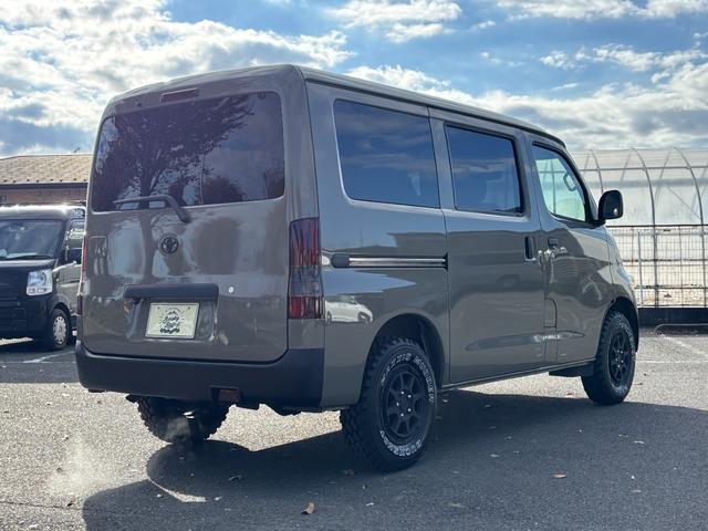 タウンエースバン ＧＬ　オールペイント／社外回転セカンドシート（新品）／新品ヴィンテージ調シートカバー／新品ウッド調パネルセット／新品ウッドコンビハンドル／新品ホイールタイヤセット／新品リフトアップサス／車中泊仕様（15枚目）