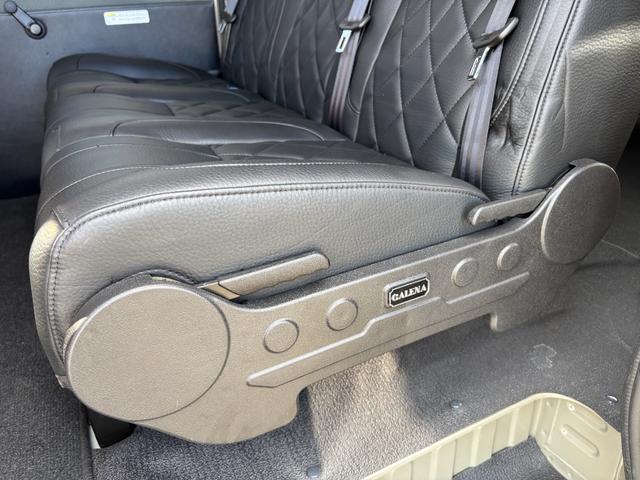 タウンエースバン ＧＬ　オールペイント／社外回転セカンドシート（新品）／新品ヴィンテージ調シートカバー／新品ウッド調パネルセット／新品ウッドコンビハンドル／新品ホイールタイヤセット／新品リフトアップサス／車中泊仕様（40枚目）