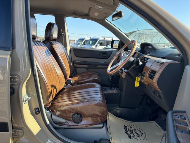 エクストレイル Ｓ　切り替え式４ＷＤ／オールペイント／アウトドアカスタム／新品リフトアップサス／新品ホイールタイヤセット／新品ヴィンテージ調シートカバー／新品パネル＆ハンドル／ヘッドライトインナーブラック加工（30枚目）