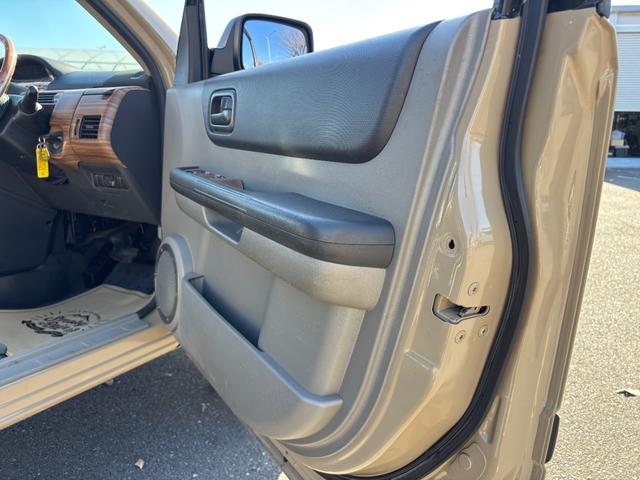 エクストレイル Ｓ　切り替え式４ＷＤ／オールペイント／アウトドアカスタム／新品リフトアップサス／新品ホイールタイヤセット／新品ヴィンテージ調シートカバー／新品パネル＆ハンドル／ヘッドライトインナーブラック加工（31枚目）