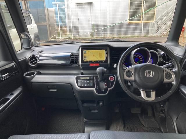 N-BOX G・ターボパッケージ 横滑り防止システム AUTOエアコン セキュリティアラーム ETC装備 Wエアバッグ パワーステアリング 衝突安全ボディ オートクルーズコントロール ベンチシート ABS DVD再生可 スマートキー(3枚目)