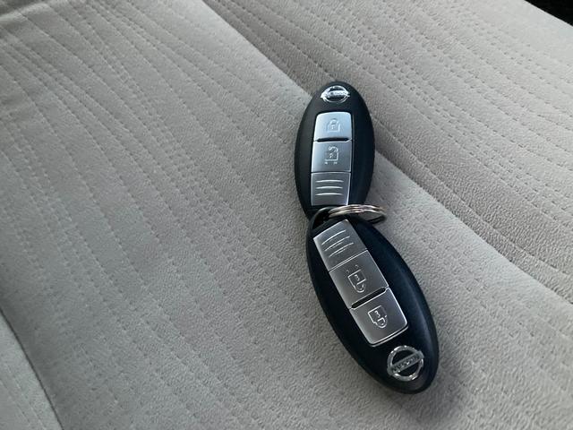 キューブ 15X Vセレクション ナビ スマートキー スペアキー有り アイドリングストップ セキュリティアラーム 衝突安全ボディ AUTOエアコン ABS パワーステアリング 運転席エアバッグ パワーウィンドゥ 運転席助手席エアバッグ(14枚目)