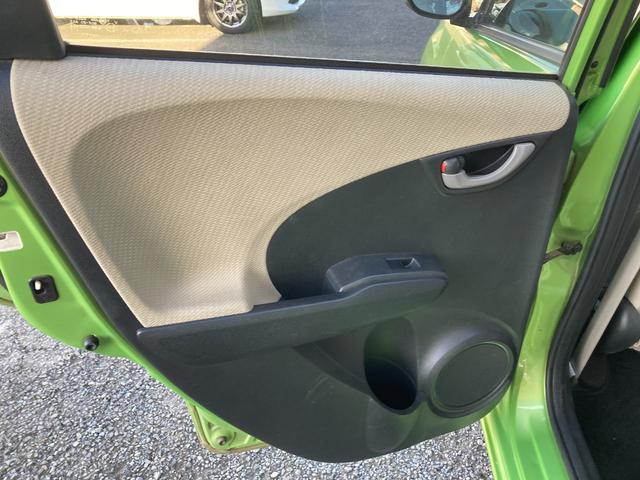 フィットハイブリッド ベースグレード　ＥＴＣ・ＡＵＸ・キーレスエントリー・ＣＤ再生（6枚目）