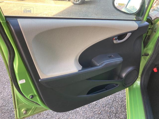 フィットハイブリッド ベースグレード　ＥＴＣ・ＡＵＸ・キーレスエントリー・ＣＤ再生（7枚目）