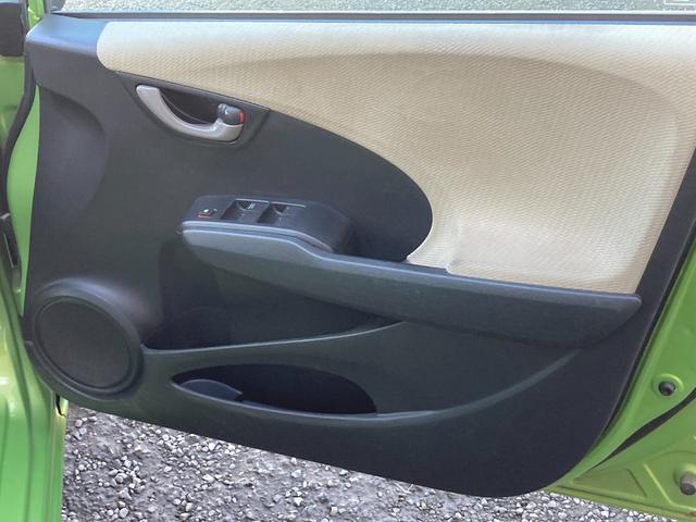 フィットハイブリッド ベースグレード　ＥＴＣ・ＡＵＸ・キーレスエントリー・ＣＤ再生（12枚目）