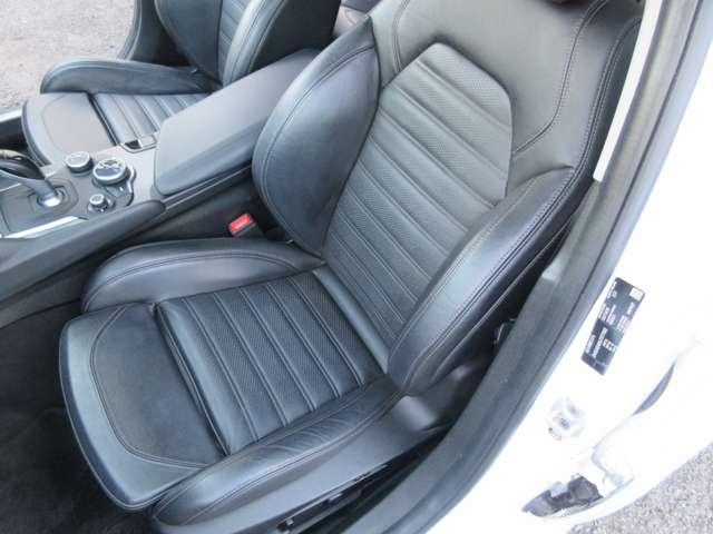 ジュリア ヴェローチェ ワンオーナー 禁煙車 ブラックレーザーシート 純正19インチアルミホイール 前後ドラレコ(6枚目)