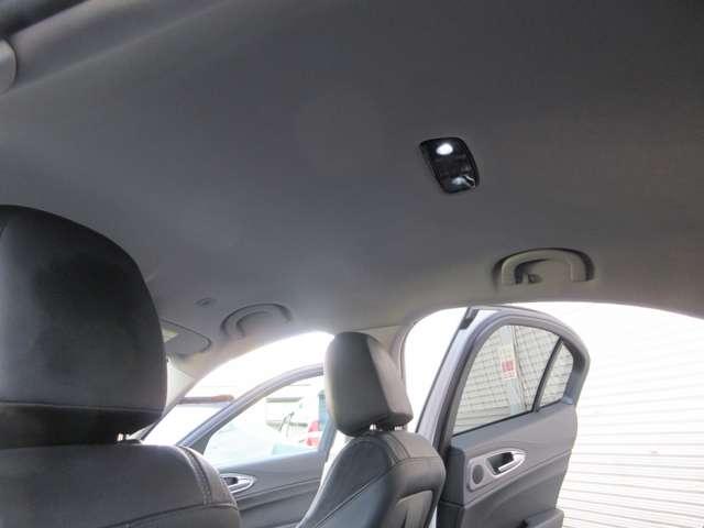 ジュリア ヴェローチェ ワンオーナー 禁煙車 ブラックレーザーシート 純正19インチアルミホイール 前後ドラレコ(9枚目)