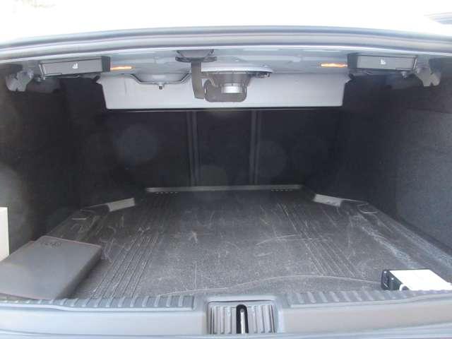 ジュリア ヴェローチェ ワンオーナー 禁煙車 ブラックレーザーシート 純正19インチアルミホイール 前後ドラレコ(10枚目)