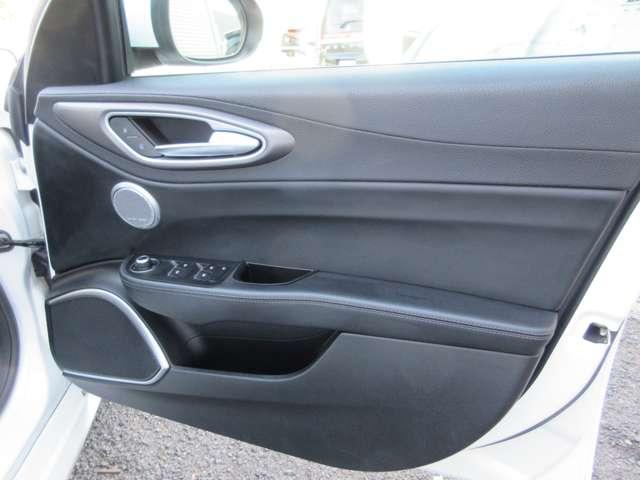 ジュリア ヴェローチェ ワンオーナー 禁煙車 ブラックレーザーシート 純正19インチアルミホイール 前後ドラレコ(14枚目)