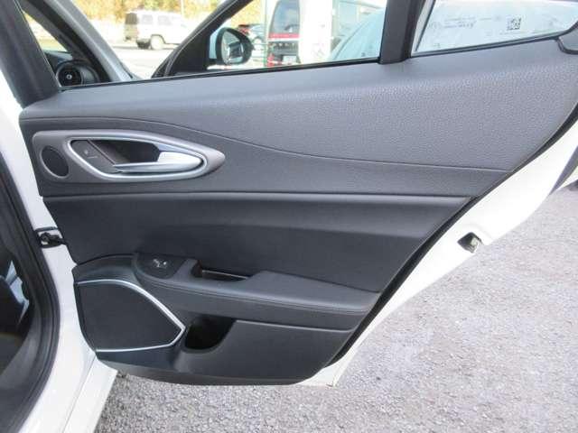 ジュリア ヴェローチェ ワンオーナー 禁煙車 ブラックレーザーシート 純正19インチアルミホイール 前後ドラレコ(15枚目)