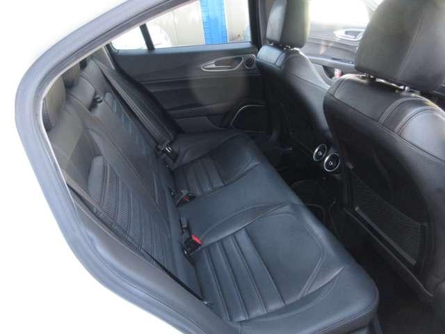 ジュリア ヴェローチェ ワンオーナー 禁煙車 ブラックレーザーシート 純正19インチアルミホイール 前後ドラレコ(16枚目)