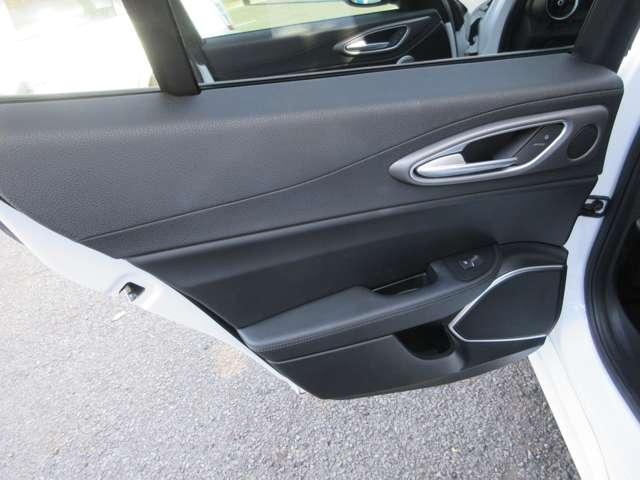 ジュリア ヴェローチェ ワンオーナー 禁煙車 ブラックレーザーシート 純正19インチアルミホイール 前後ドラレコ(17枚目)