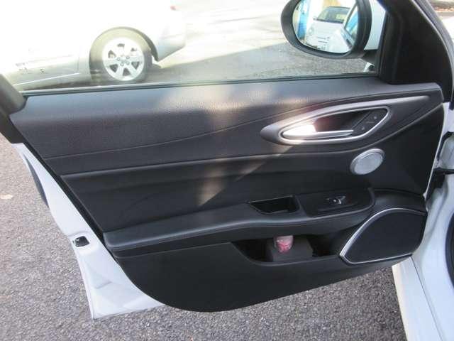 ジュリア ヴェローチェ ワンオーナー 禁煙車 ブラックレーザーシート 純正19インチアルミホイール 前後ドラレコ(18枚目)