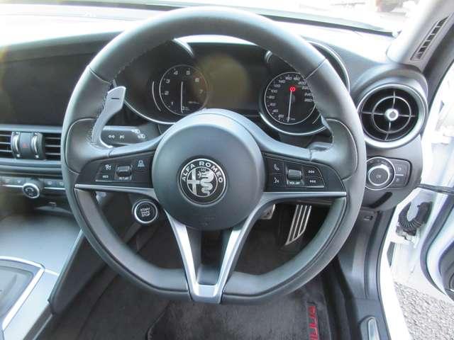 ジュリア ヴェローチェ ワンオーナー 禁煙車 ブラックレーザーシート 純正19インチアルミホイール 前後ドラレコ(19枚目)