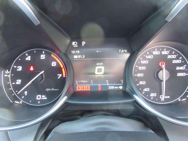 ジュリア ヴェローチェ ワンオーナー 禁煙車 ブラックレーザーシート 純正19インチアルミホイール 前後ドラレコ(22枚目)