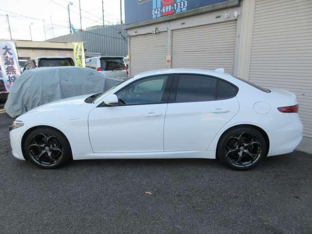 ジュリア ヴェローチェ ワンオーナー 禁煙車 ブラックレーザーシート 純正19インチアルミホイール 前後ドラレコ(24枚目)