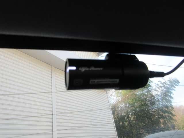 ジュリア ヴェローチェ ワンオーナー 禁煙車 ブラックレーザーシート 純正19インチアルミホイール 前後ドラレコ(26枚目)