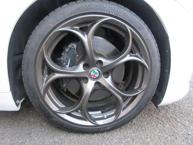 ジュリア ヴェローチェ ワンオーナー 禁煙車 ブラックレーザーシート 純正19インチアルミホイール 前後ドラレコ(32枚目)