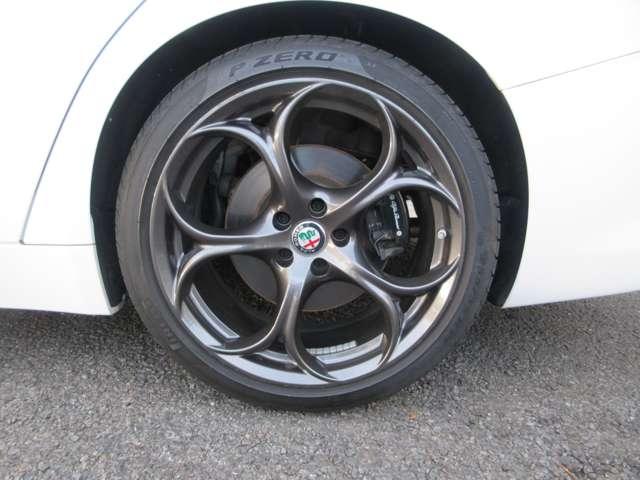 ジュリア ヴェローチェ ワンオーナー 禁煙車 ブラックレーザーシート 純正19インチアルミホイール 前後ドラレコ(34枚目)