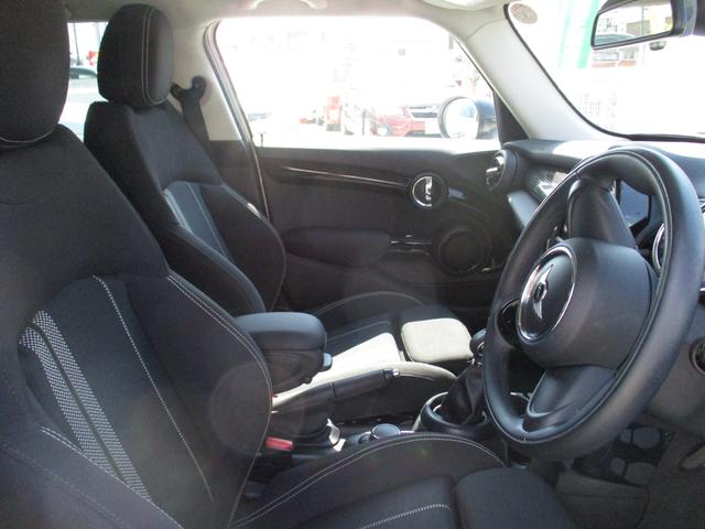 クーパーS ペッパーパッケージ 禁煙車 ワンオーナー車 純正HDDナビ Bluetoothオーディオ ルームミラー内臓ETC HIDヘッドライトシステム(17枚目)